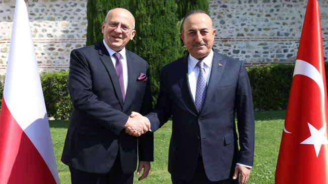 Bakan Çavuşoğlu, Romen ve Polonyalı mevkidaşlarıyla bir araya geldi